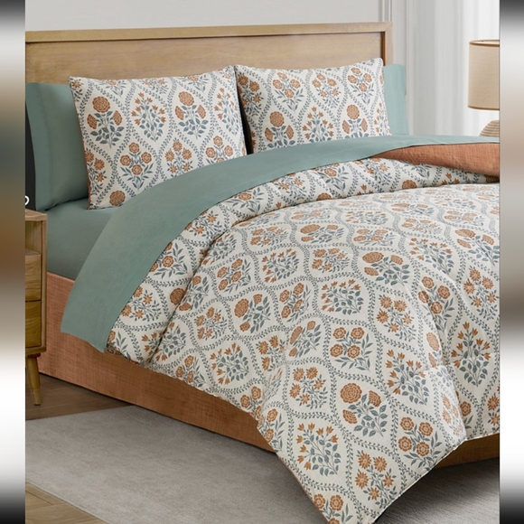 Other - ** BRAND NEW IN BAG ** Copper Patterned Comforter 8 PC Set